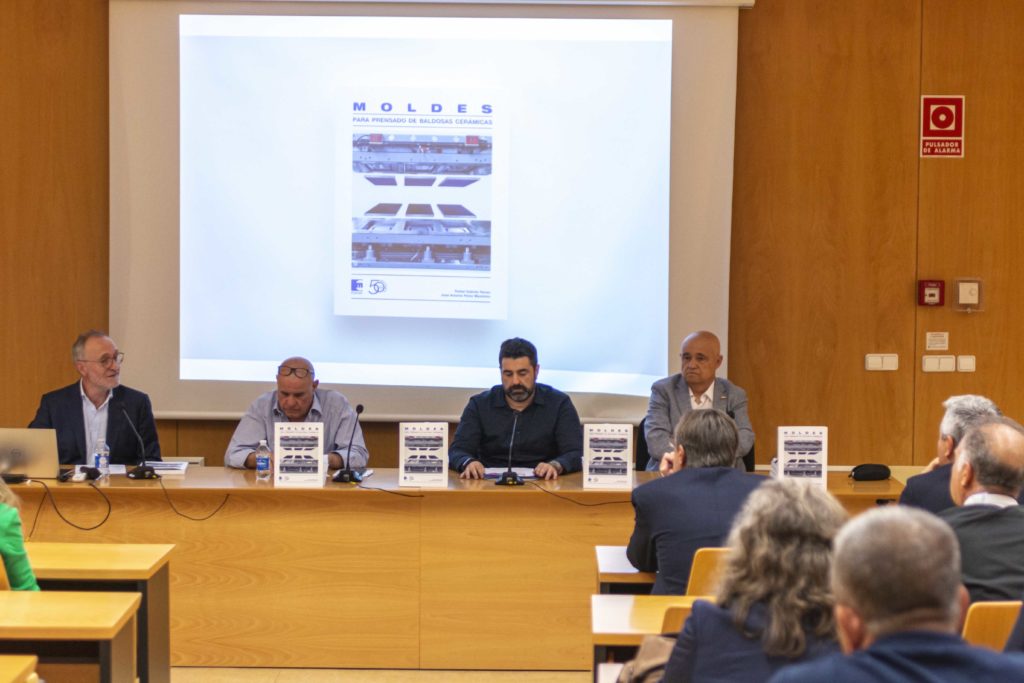 Presentación nuevo libro de Macer