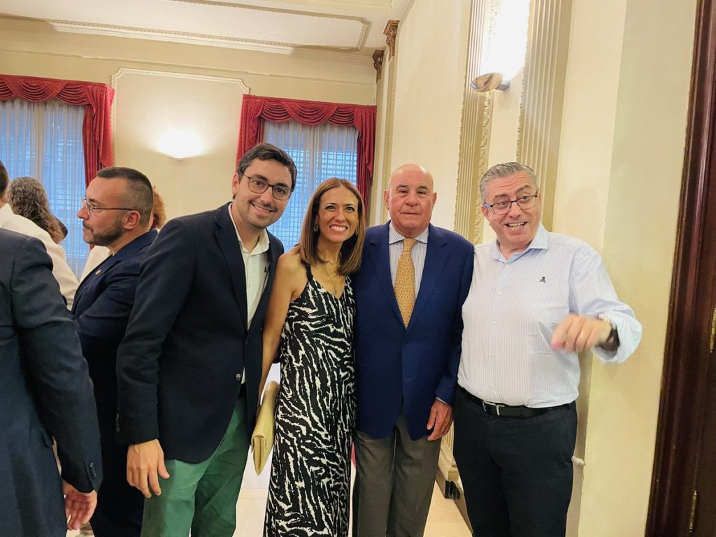 Agustín, junto a la alcaldesa de Castellón y Pepe Beltrán, en la entrega de los premios Cope 2023